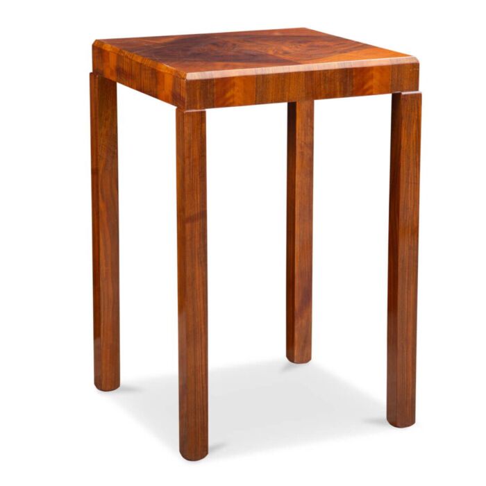 Nussbaum Tisch 50 x 50 im Art Deco Stil