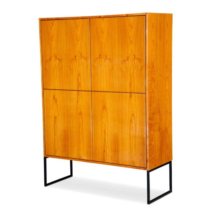 modernes Highboard aus Kirschbaum Hochglanz