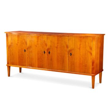 schlichtes Sideboard aus Kirschbaum